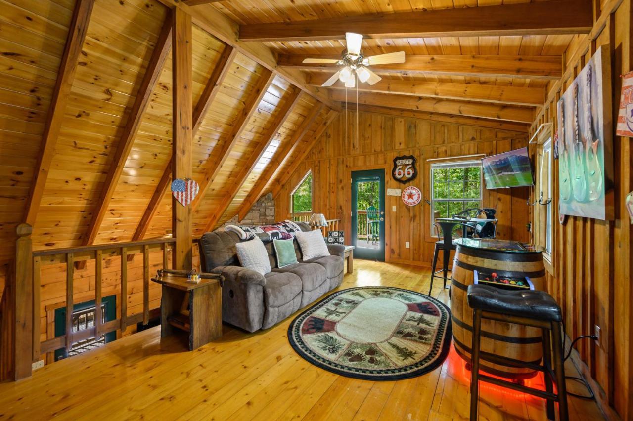 Gypsy Road - Privacy! Log Cabin With Hot Tub, Wifi, Directv And Arcade Sevierville Exterior foto